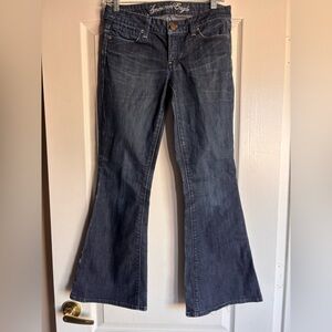 American Eagle Outfitters low rise Flare Jeans size 4 medium wash denim